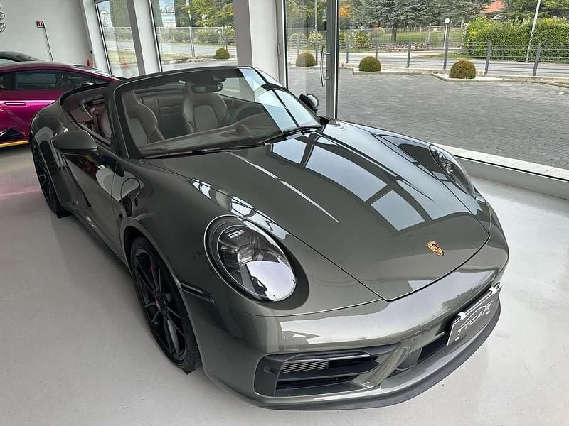 Usata Porsche 911 Carrera 4 Cabriolet 480 CV (353 kW) 2024 Verde aventurine Cabrio