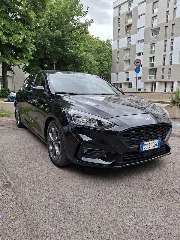Usata Ford Focus 125 CV (91 kW) 2020 Nero Berlina