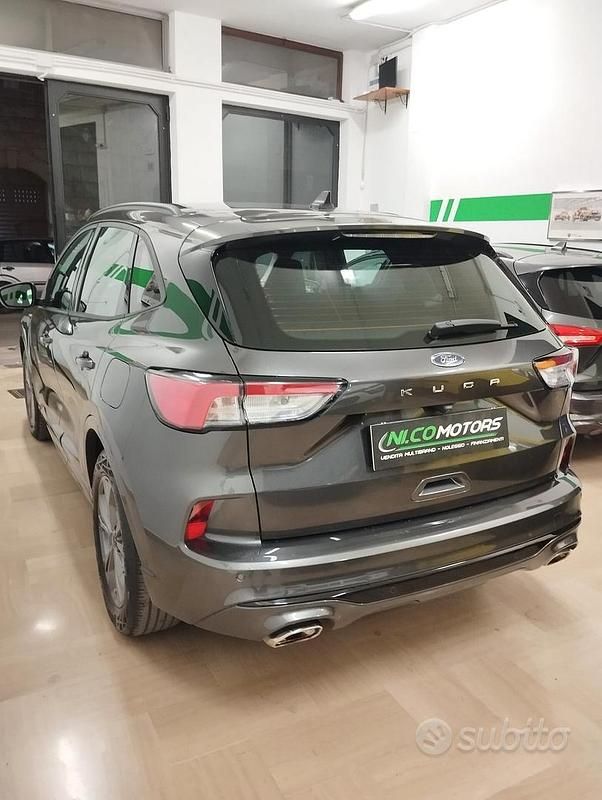 Usata Ford Kuga ST-Line 120 CV (88 kW) 2022 Grigio SUV