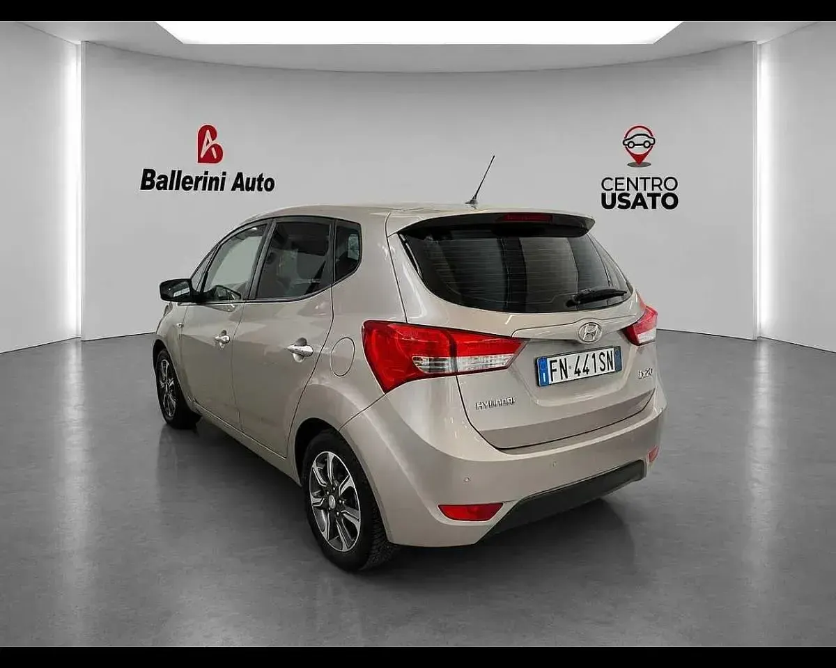 Begagnad Hyundai ix20 90 HK (66 kW) 2018 Grå Halvkombi