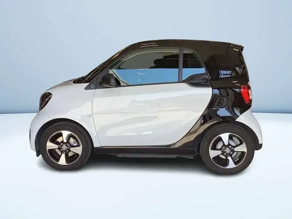 Usata Smart ForTwo Electric Drive Passion 41 kW (56 CV) 2023 Bianco Coupé