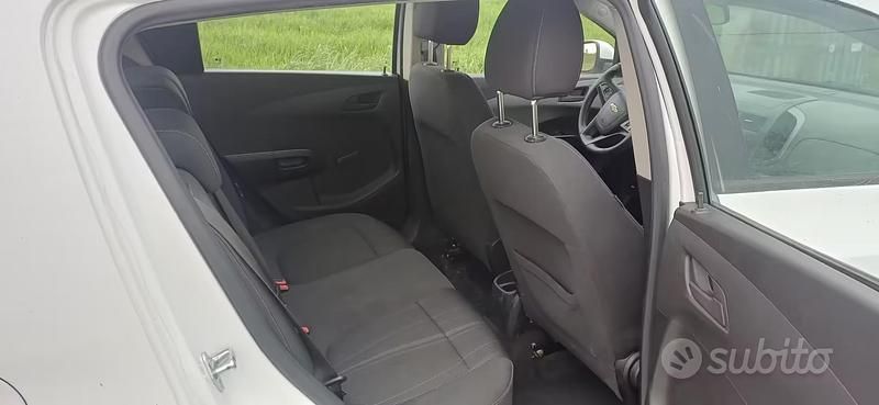 Usata Chevrolet Aveo 86 CV (63 kW) 2011 Bianco Berlina