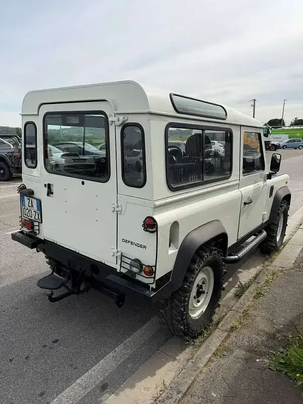 Occasion Land Rover Defender 122 ch (89 kW) 2011 Blanc Break