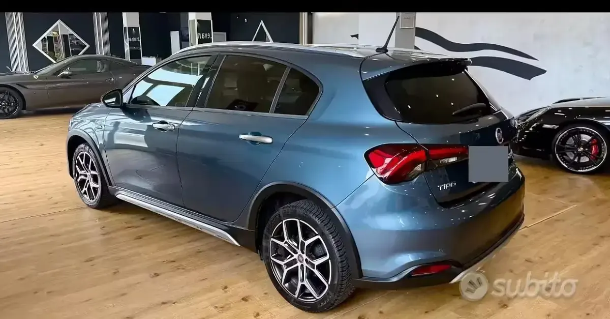Usata Fiat Tipo Cross 76 CV (55 kW) 2021 Blu Berlina