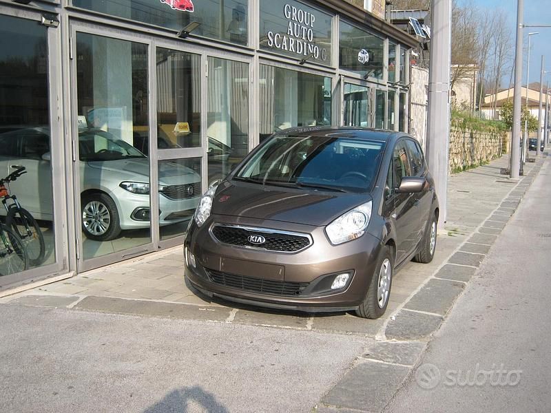 Usata Kia Venga 90 CV (66 kW) 2014 Marrone Utilitaria