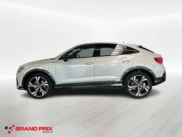 Usata Audi Q3 Sportback Comfort 150 CV (110 kW) 2024 Argento rugiada metallizzato SUV