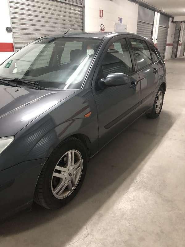 Usata Ford Focus Zetec 116 CV (85 kW) 2002 Grigio Berlina