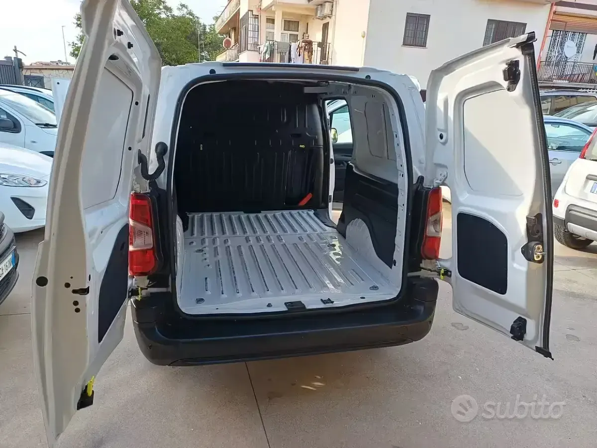 Usata Fiat Doblò 130 CV (95 kW) 2023 Bianco Monovolume