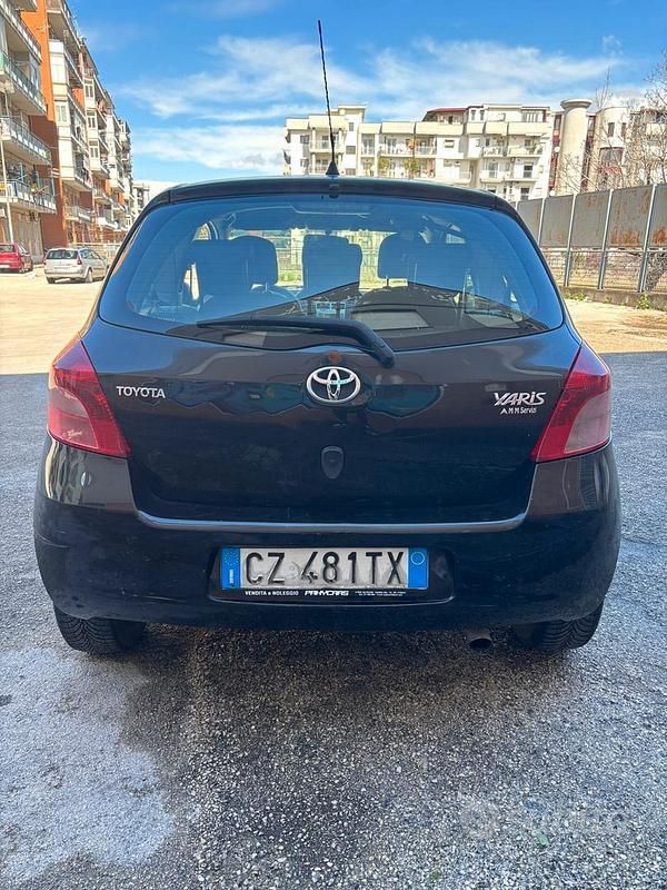 Usata Toyota Yaris 69 CV (50 kW) 2006 Nero Berlina