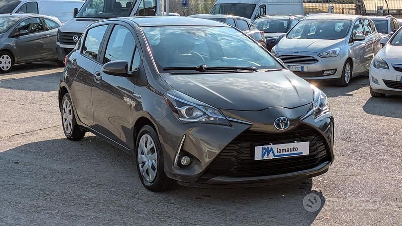 Usata Toyota Yaris Hybrid 72 CV (52 kW) 2019 Grigio Berlina