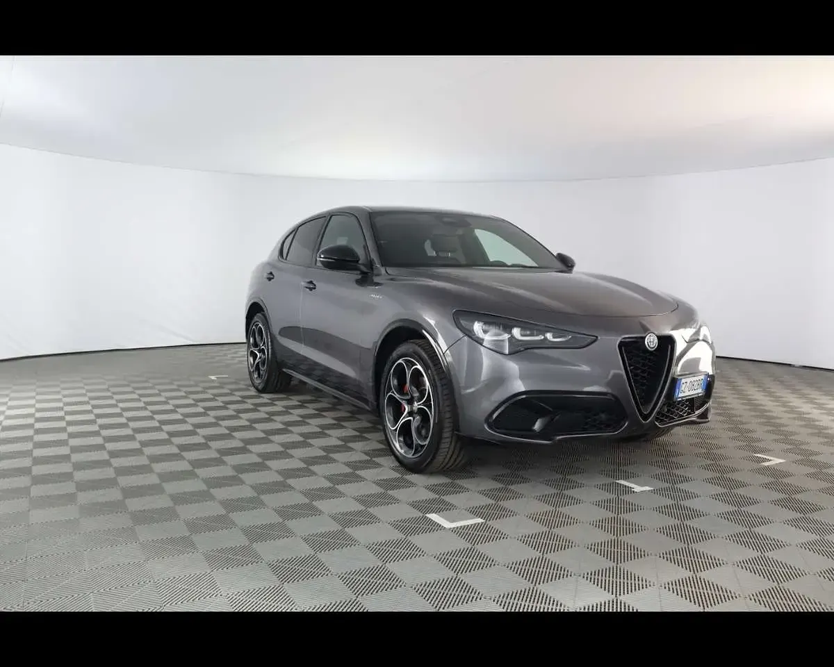 Usata Alfa Romeo Stelvio Veloce 209 CV (153 kW) 2025 Grigio vesuvio SUV