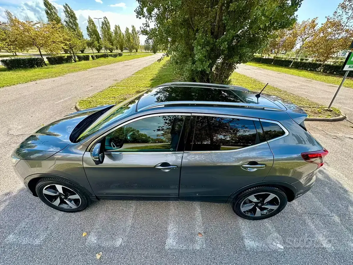 Usata Nissan Qashqai Tekna 110 CV (80 kW) 2015 Grigio SUV
