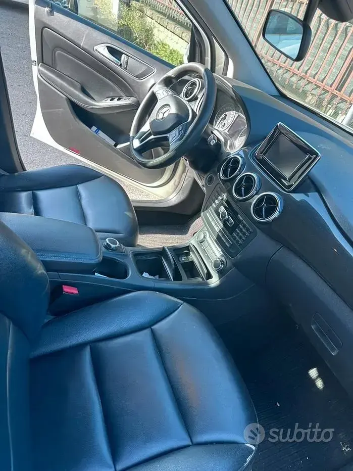 Usata Mercedes B180 109 CV (80 kW) 2012 Bianco Utilitaria