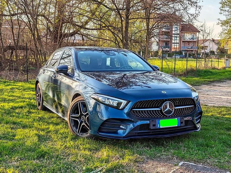 Usata Mercedes 180 AMG Line Premium 116 CV (85 kW) 2021 Blu/azzurro Berlina