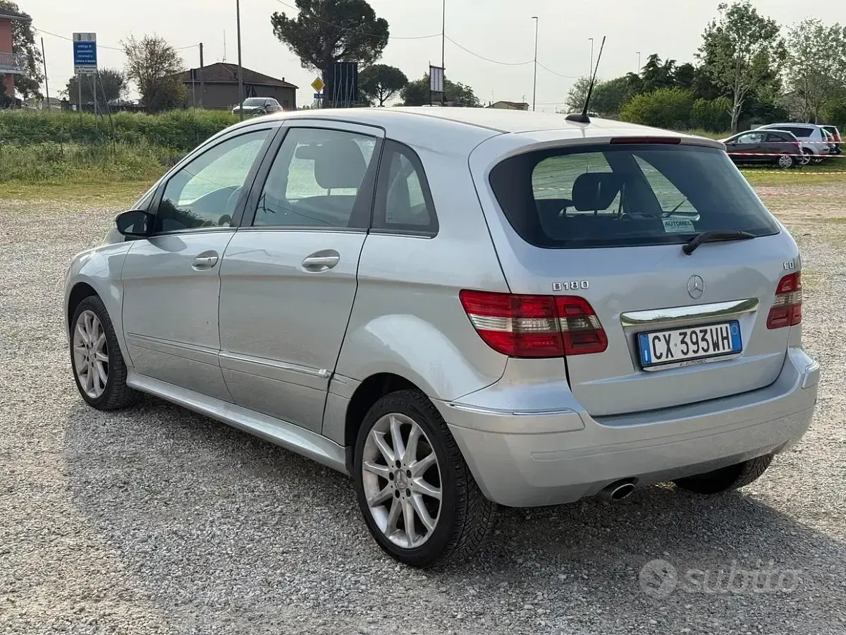Usata Mercedes B180 109 CV (80 kW) 2006 Grigio Monovolume