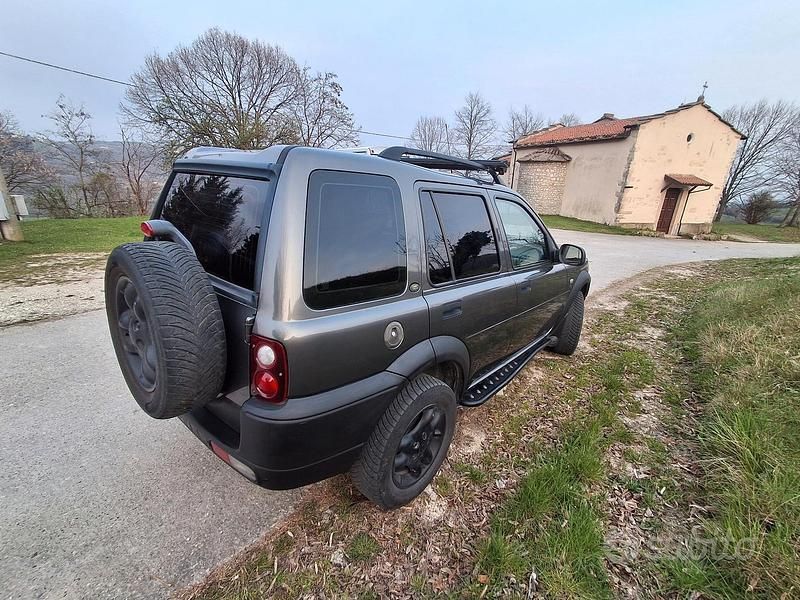Usata Land Rover Freelander 111 CV (81 kW) 2003 Grigio SUV