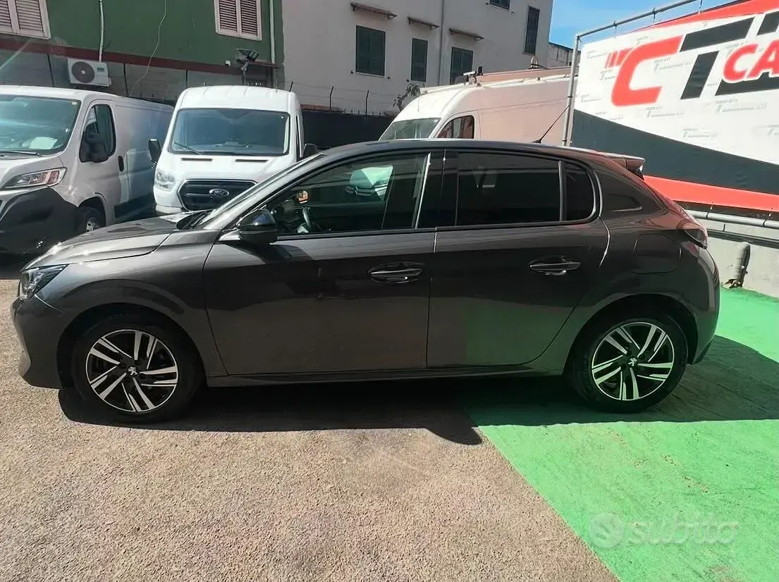 Usata Peugeot 208 Allure 102 CV (75 kW) 2022 Grigio Utilitaria