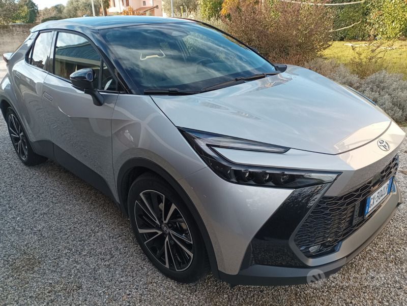 Usata Toyota C-HR Lounge 140 CV (102 kW) 2024 Grigio SUV