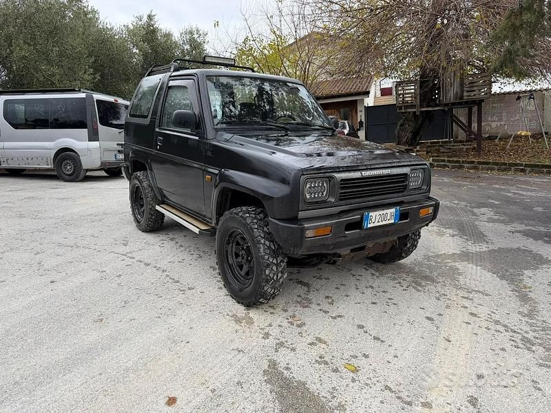 Nero Usata 1992 Daihatsu Feroza SUV | 3500 € - Immagine 1/4