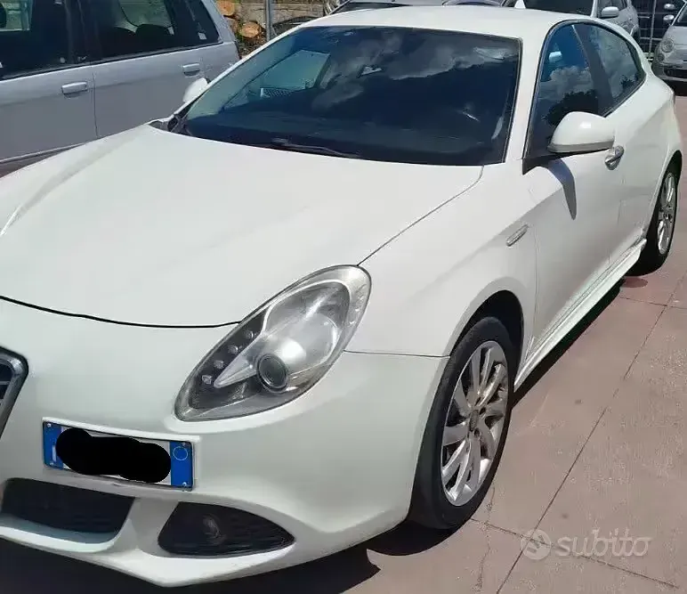 Usata Alfa Romeo Giulietta Exclusive 140 CV (102 kW) 2012 Bianco Utilitaria