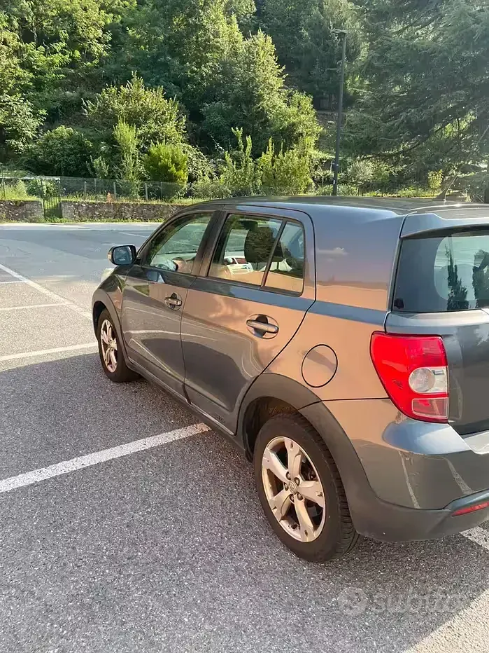 Usata Toyota Urban Cruiser 90 CV (66 kW) 2010 Grigio Utilitaria