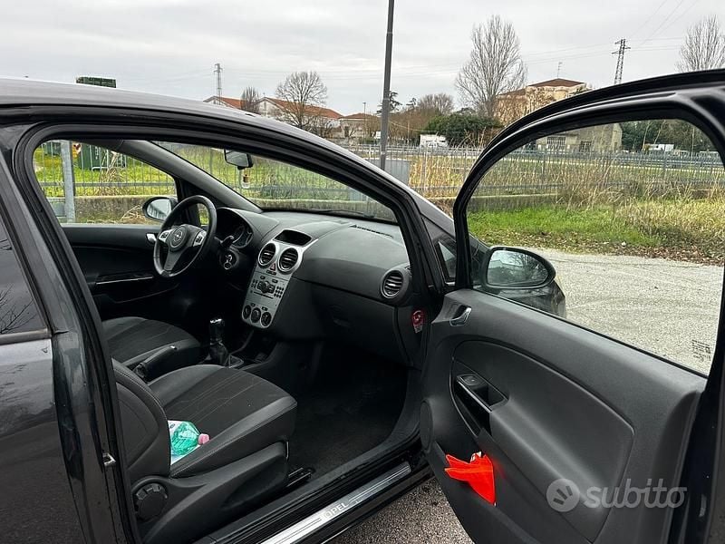 Usata Opel Corsa Cosmo 75 CV (55 kW) 2012 Berlina