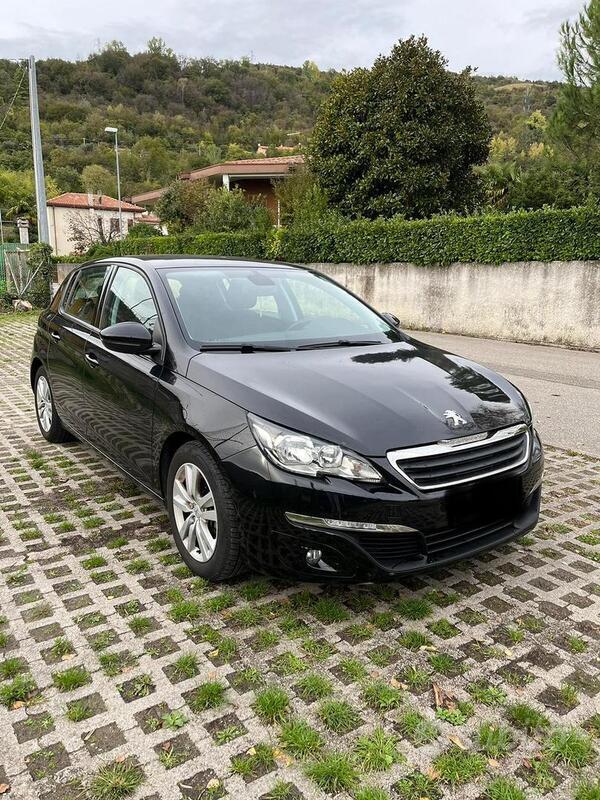 Usato 2014 Peugeot 308 1.6 Benzin 125 CV (8.000 €)