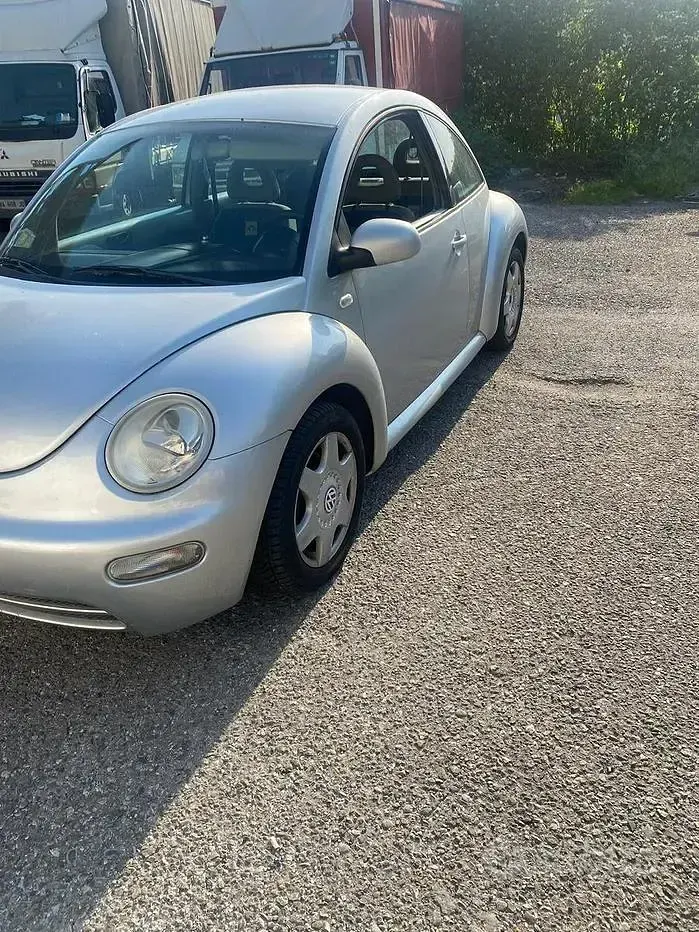 Begagnad VW New Beetle 2001 Grå Halvkombi