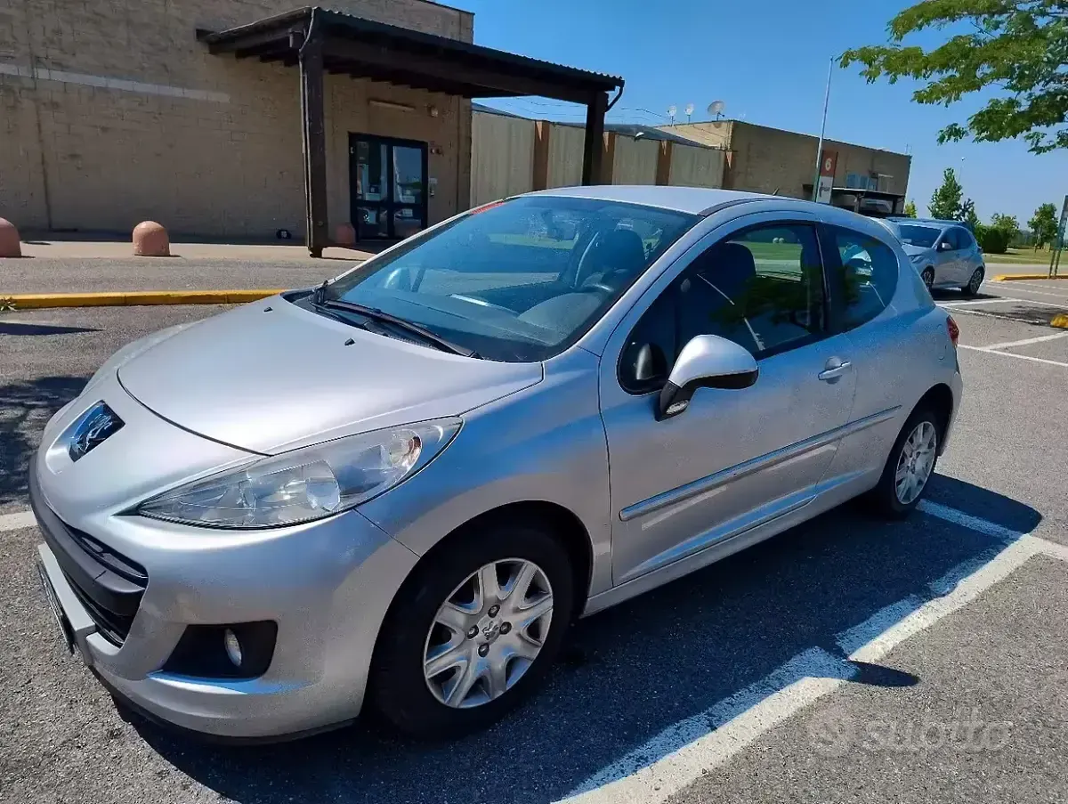 Usata Peugeot 207 73 CV (53 kW) 2011 Grigio Utilitaria