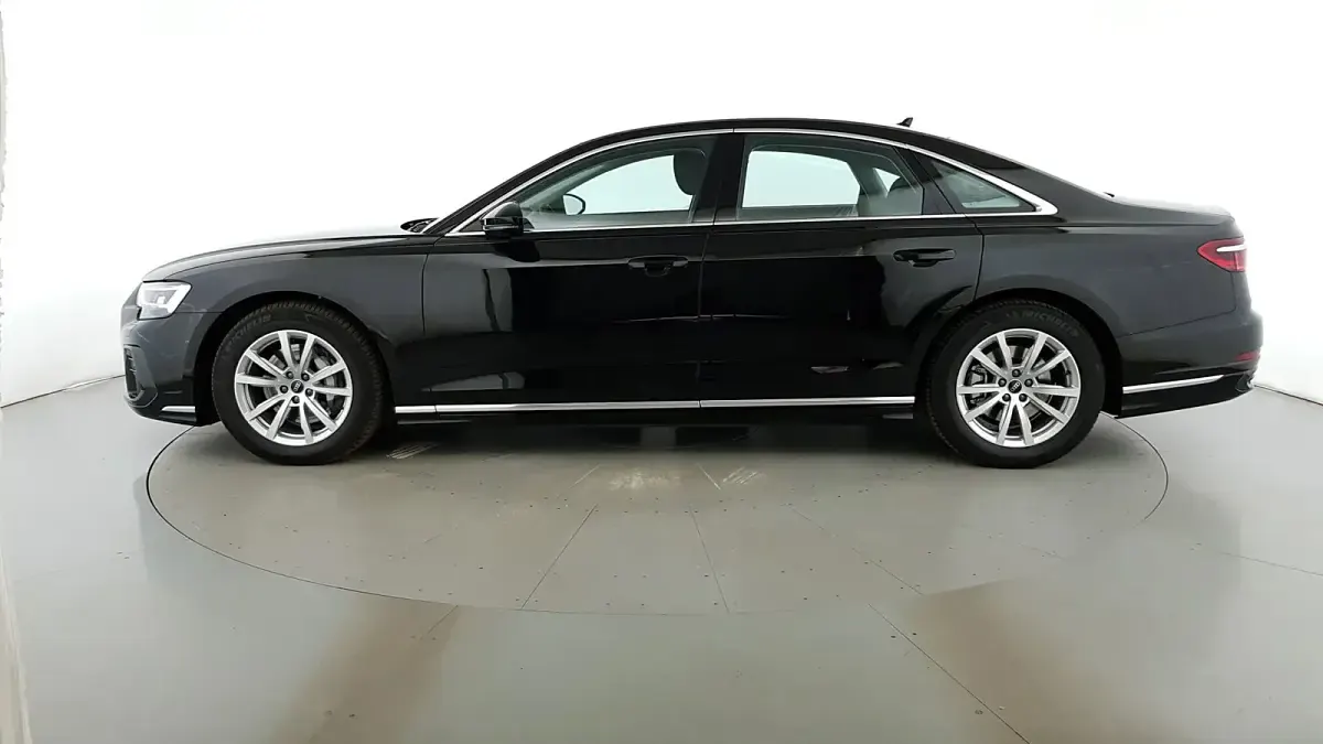 Nuova Audi A8 462 CV (339 kW) 2025 Nero brillante Berlina