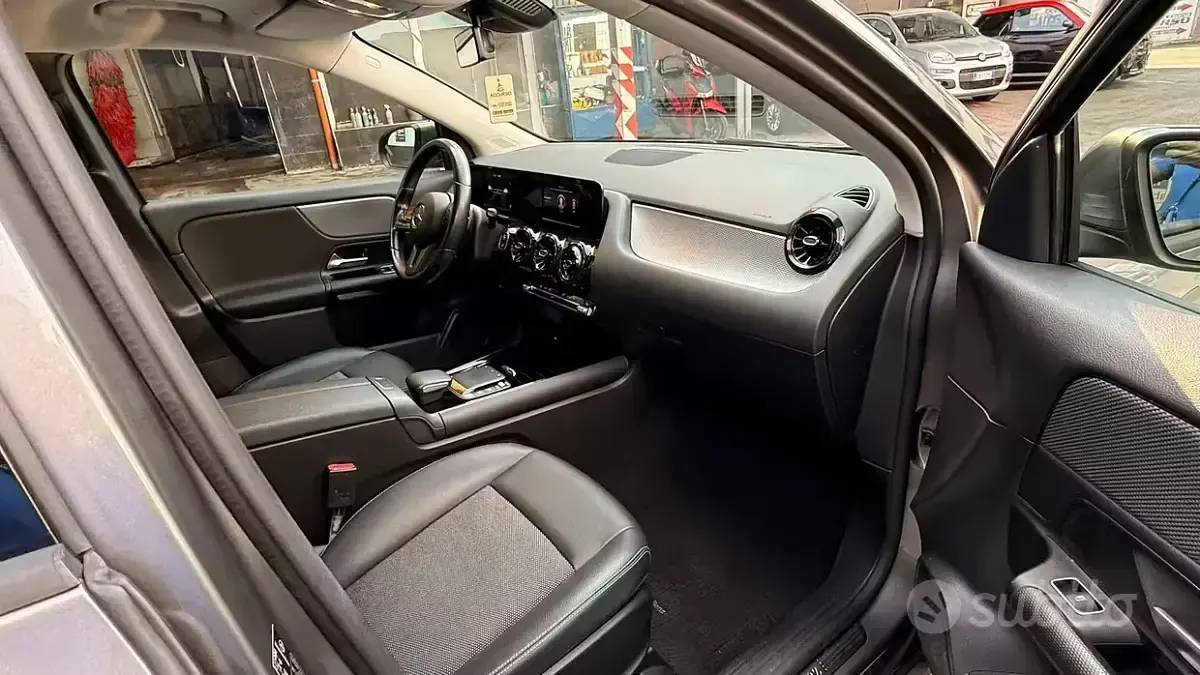 Usata Mercedes GLA200 150 CV (110 kW) 2020 Grigio SUV