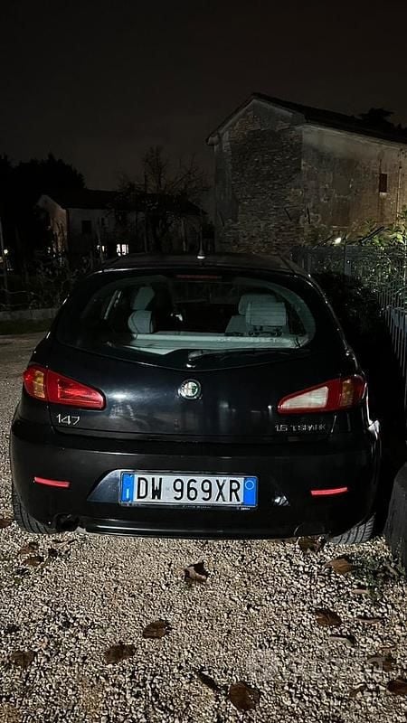 Usata Alfa Romeo 147 120 CV (88 kW) 2009 Nero Utilitaria