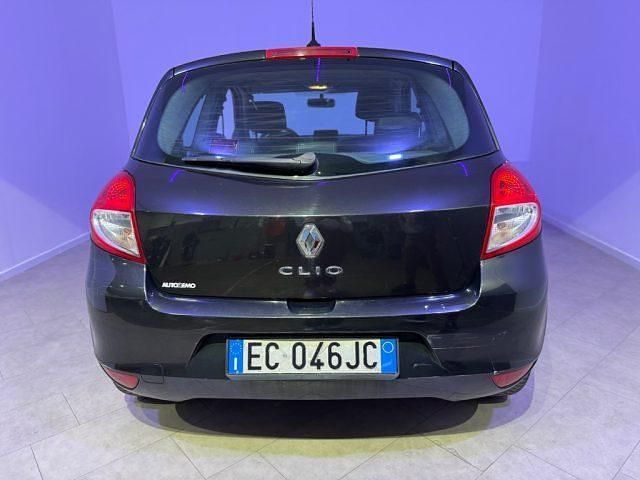 Usata Renault Clio II Luxe 101 CV (74 kW) 2010 Nero Berlina