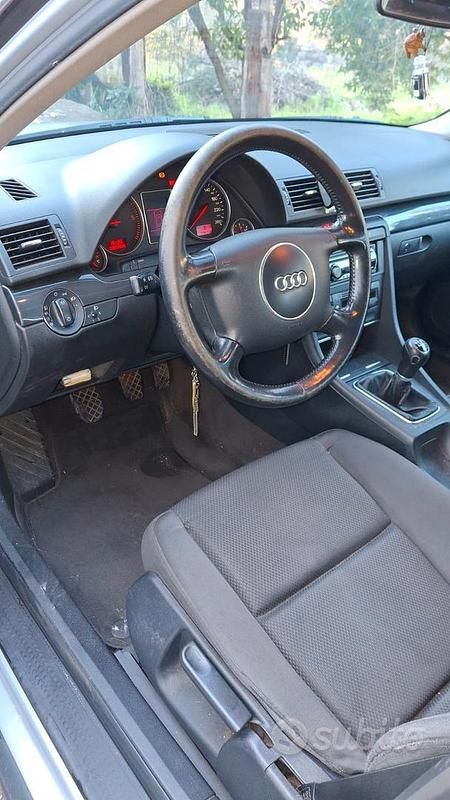 Usata Audi A4 130 CV (95 kW) 2004 Grigio Station wagon