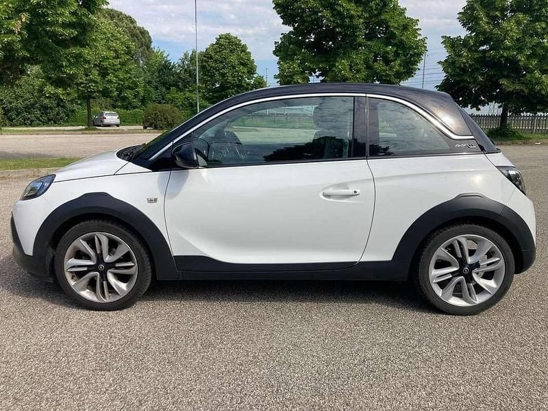 Usata Opel Adam Rocks 69 CV (50 kW) 2019 Bianco Utilitaria