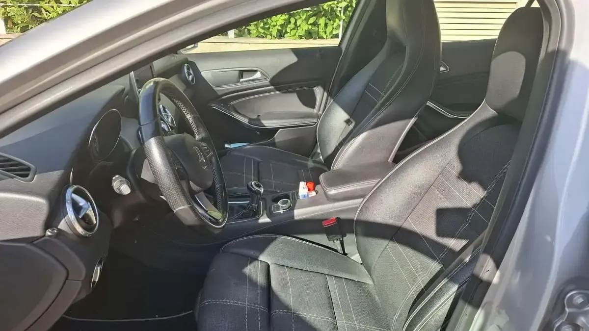 Usata Mercedes GLA200 136 CV (100 kW) 2016 Argento SUV