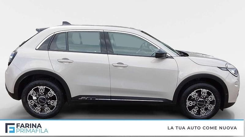 Usata Fiat 600 101 CV (74 kW) 2024 Sabbia metallizzato Berlina