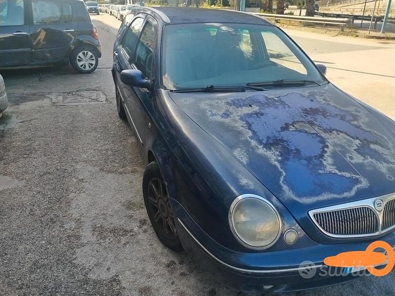 Usata Lancia Lybra 2000 Blu Berlina