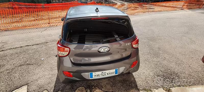 Usata Hyundai i10 Comfort 67 CV (49 kW) 2016 Grigio Utilitaria