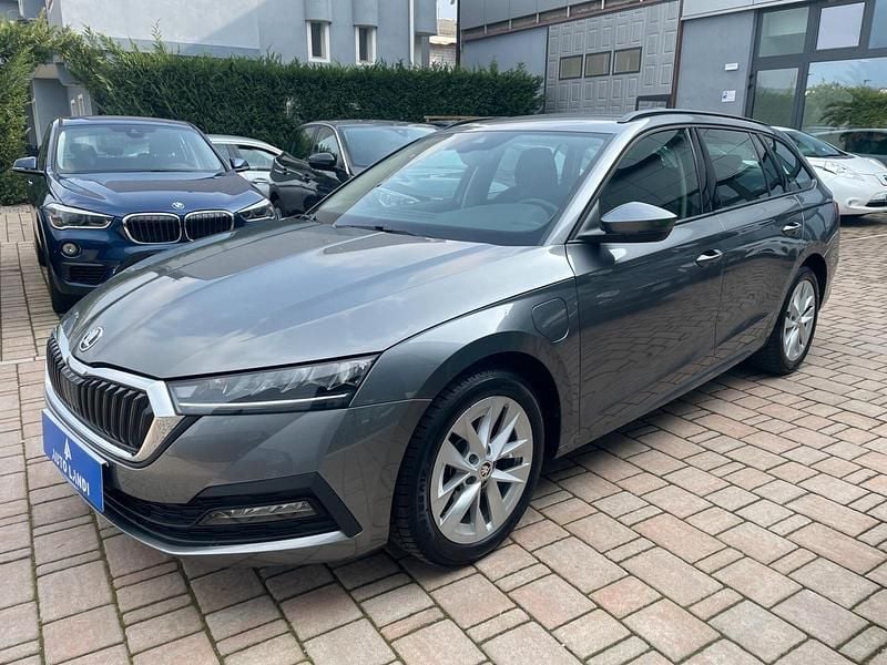 Usata Skoda Octavia Executive 150 CV (110 kW) 2022 Grigio Station wagon