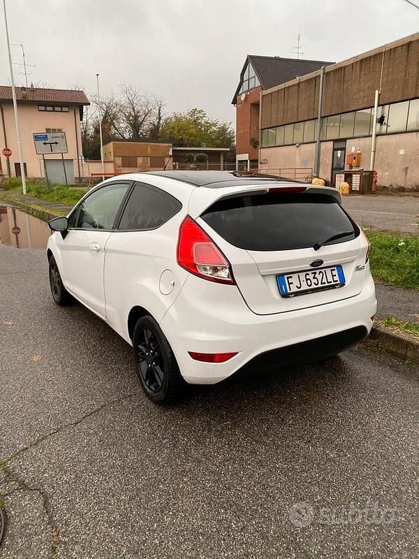 Usata Ford Fiesta 75 CV (55 kW) 2017 Berlina