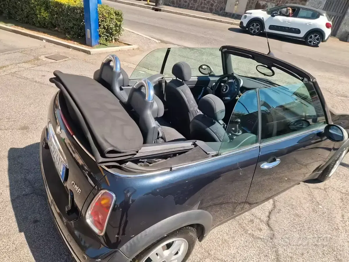 Usata Mini One Cabriolet 90 CV (66 kW) 2006 Nero Cabrio