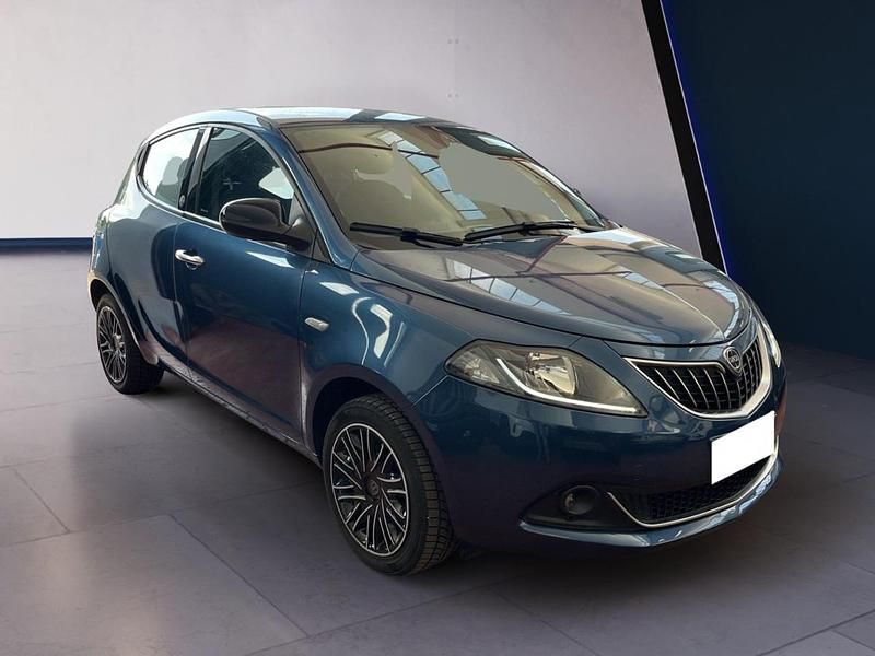 Usata Lancia Ypsilon Gold 70 CV (51 kW) 2021 Blu Utilitaria