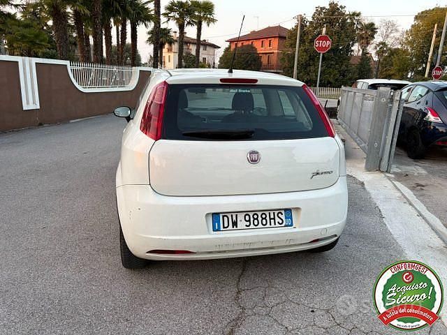 Usata Fiat Grande Punto Dynamic 90 CV (66 kW) 2009 Bianco Utilitaria