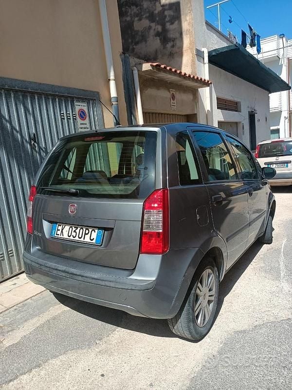 Usata Fiat Idea 95 CV (69 kW) 2011 Grigio Monovolume