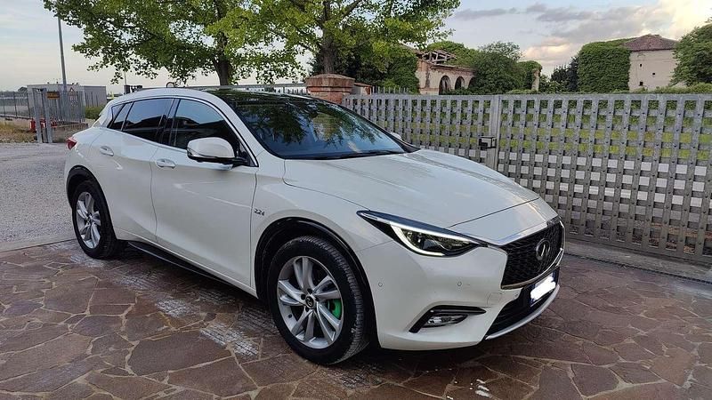 Bianco Usata 2019 Infiniti Q30 Premium Tre volumi | 15.000 € (Buon prezzo) - Immagine 1/4