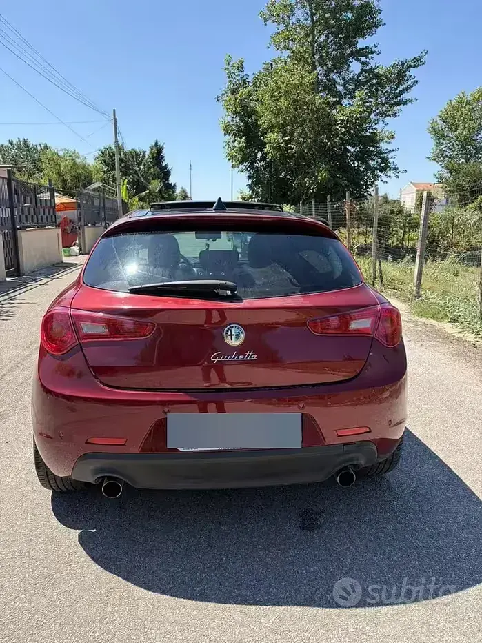 Usata Alfa Romeo Giulietta 170 CV (125 kW) 2011 Rosso Utilitaria