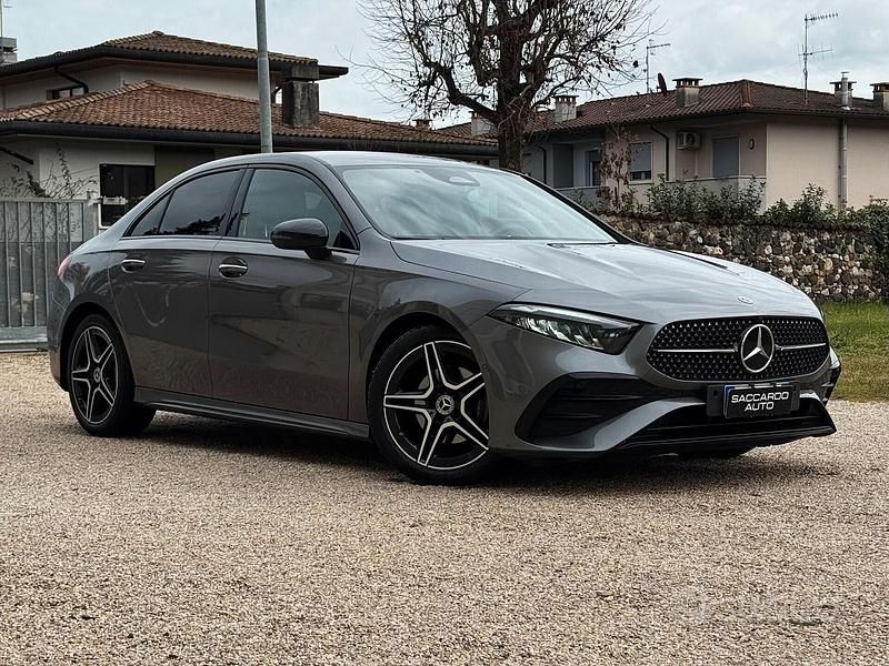 Usata Mercedes A180 Premium 116 CV (85 kW) 2023 Grigio Berlina
