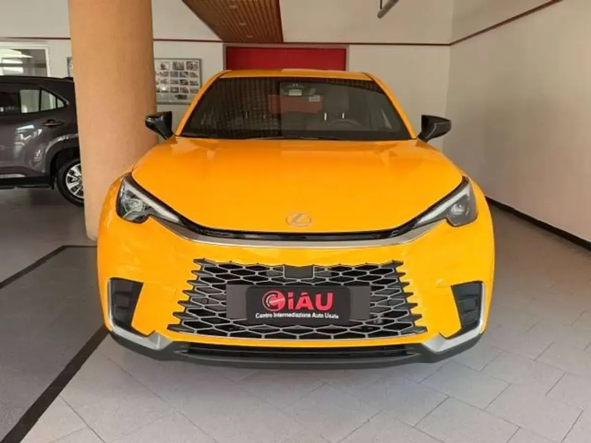 Usata Lexus LBX 91 CV (66 kW) 2025 Giallo SUV