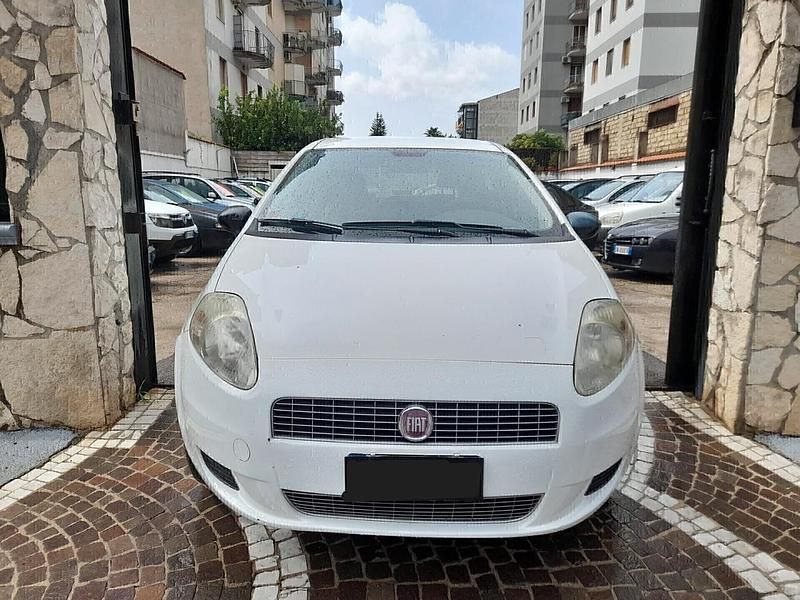 Bianco Usata 2009 Fiat Grande Punto Dynamic Due volumi | 1500 € (Ottimo prezzo) - Immagine 1/3